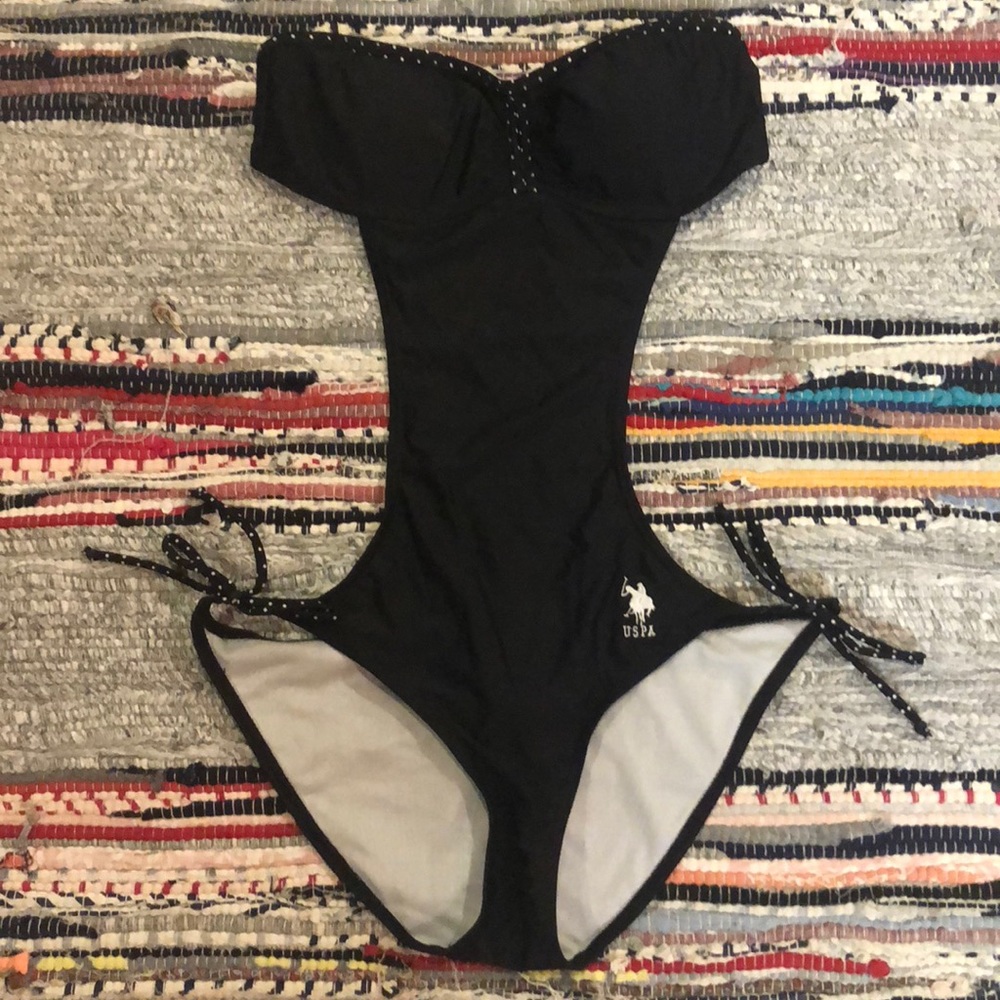 Black Bathingsuit